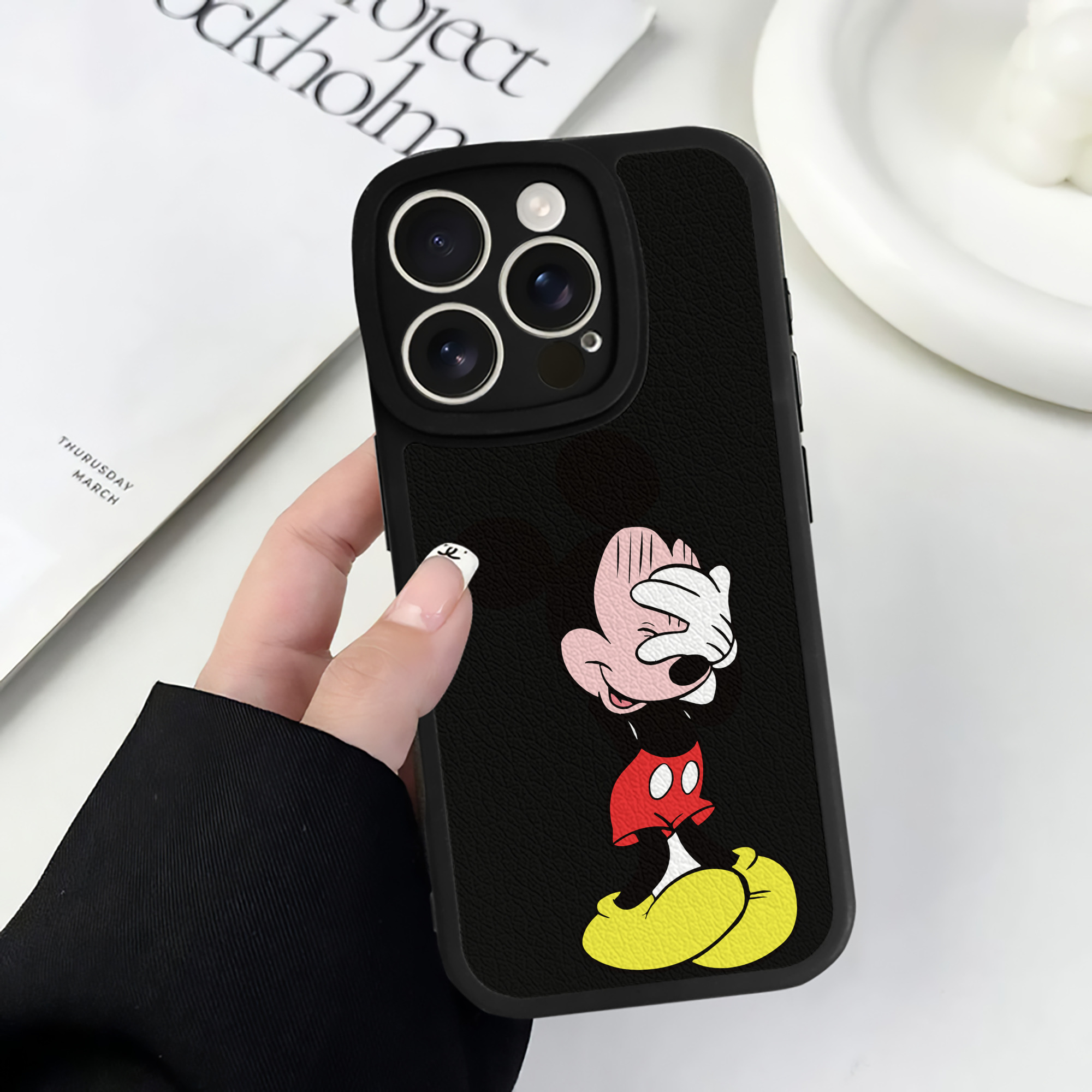 （画像用） ミッキーマウス Mickey Mouse 【iPhone 16シリーズ対応】シリコンスマホケース（レザー調） 材質：シリコン